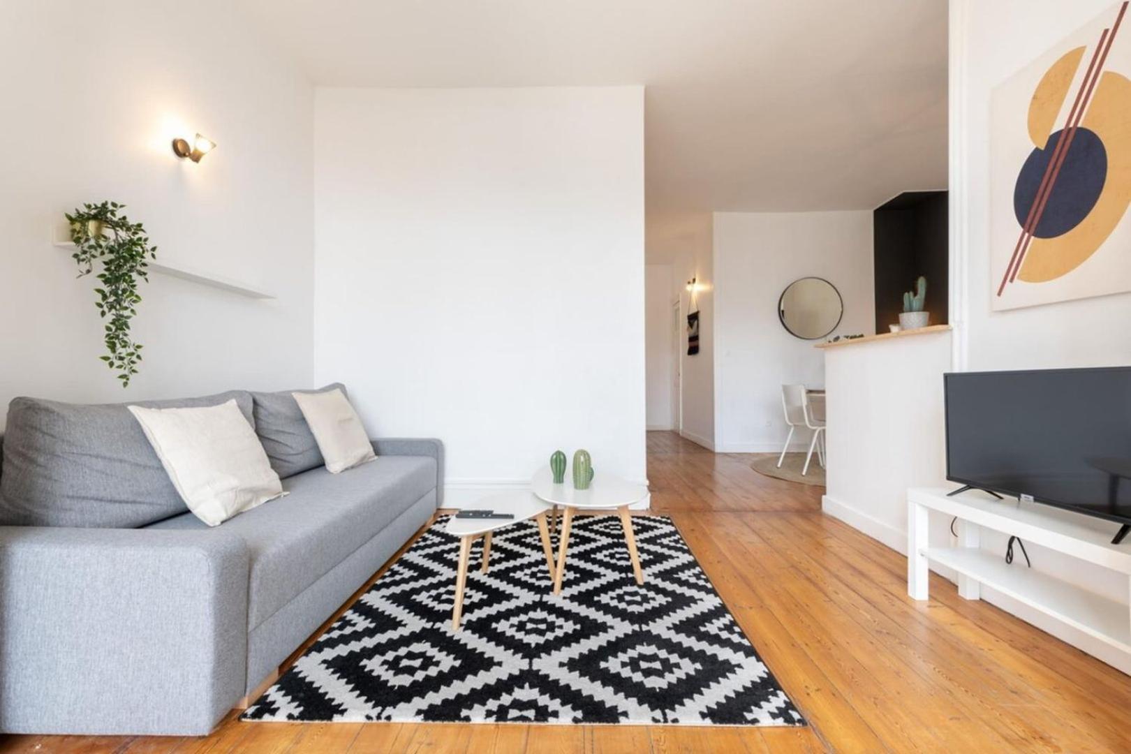 La Madeleine-beautiful Bright Two Bedroom Apartment *
