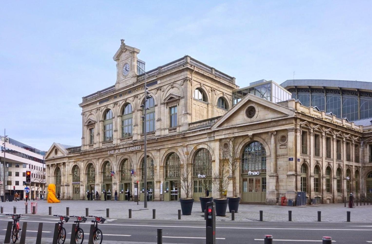 La Madeleine-beautiful Bright Two Bedroom